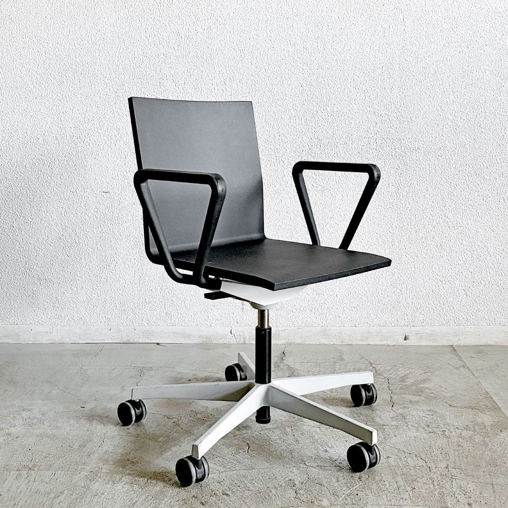 ヴィトラ vitra ゼロフォー .04 スタジオチェア オフィスチェア アームレスト付 ブラック 昇降機能 マールテン・ヴァン・セーヴェレン Maarten Van Severen 定価￥202,400- B 〓