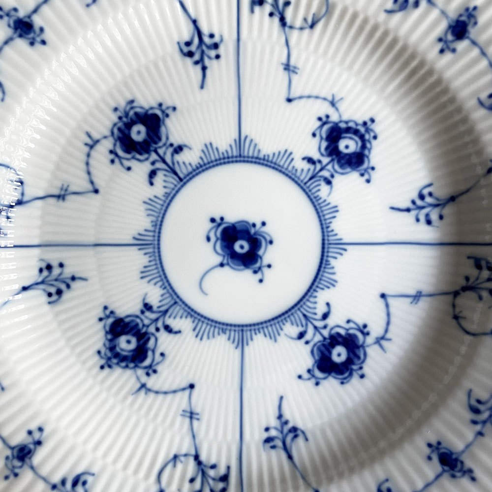 ロイヤルコペンハーゲン ROYAL COPENHAGEN ブルーフルーテッド ハーフレース ディーププレート 25.5cm 深皿 丸皿 陶器 北欧食器 廃番 美品 D ♪