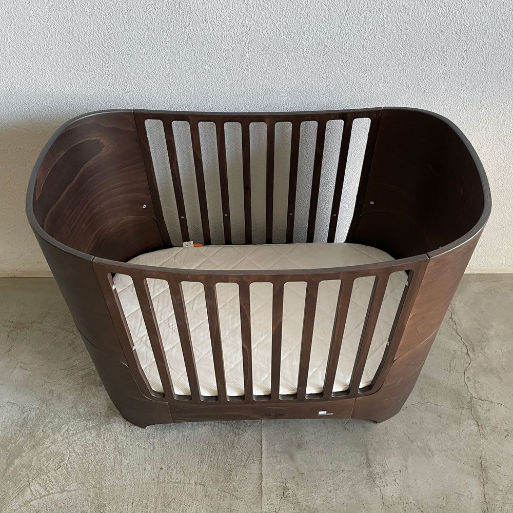 リエンダー Leander ベビーベッド BABY BED アレンジ使用可能 ブナ材 ウォルナット色 北欧家具 デンマーク 参考価格16.5万円 〓