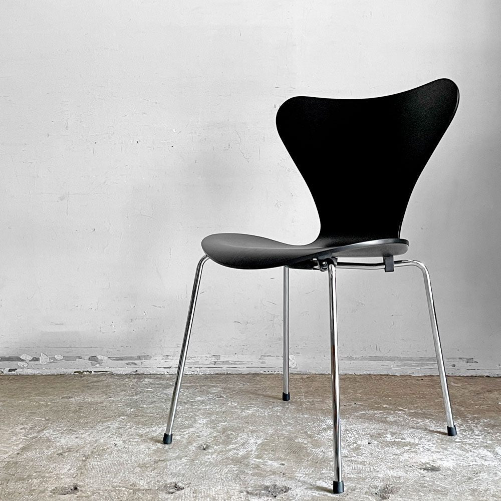 フリッツハンセン Fritz Hansen セブンチェア ダイニングチェア カラードアッシュ ブラック アルネ・ヤコブセン 北欧 デンマーク 定価￥75,680- 美品 A ■