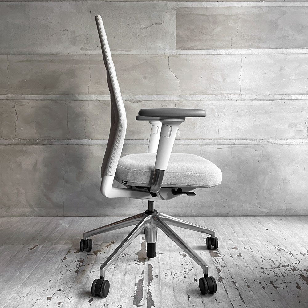 ヴィトラ vitra IDトリム ID Trim オフィスチェア デスクチェア ハイバック ライトグレー系 2Dアームレスト アントニオ・チッテリオ 参考定価￥209,000- ♪
