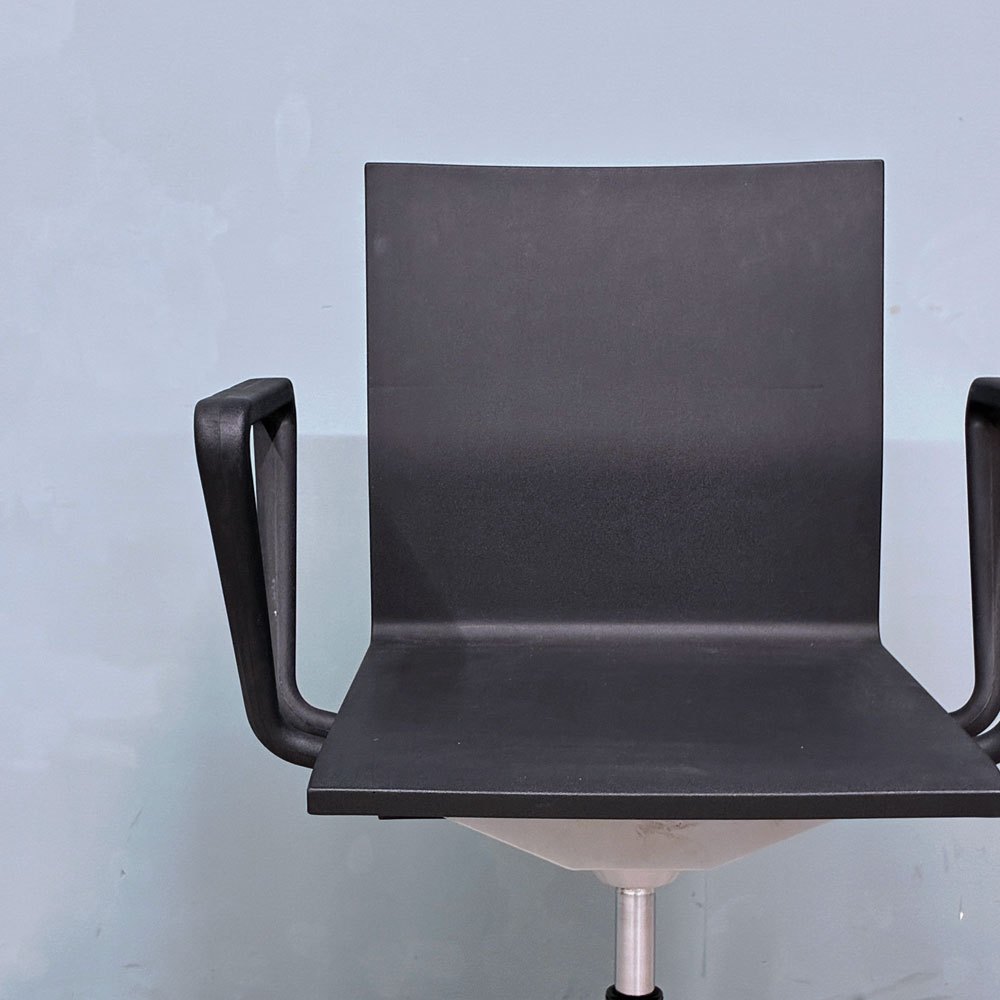 ヴィトラ vitra ゼロフォー 04. スタジオチェア アームレスト付 ブラック マールテン・ヴァン・セーヴェレン ◎