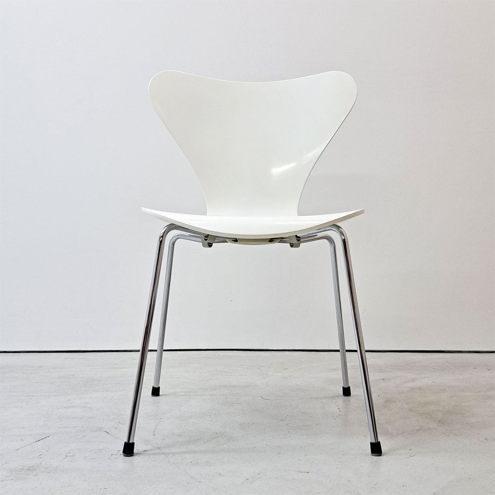 フリッツハンセン Fritz Hansen 3107 セブンチェア ホワイト ラッカー仕上げ スタッキング アルネ・ヤコブセン Arne Jacobsen デンマーク 北欧家具 B ●