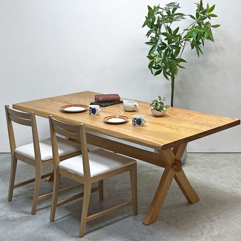 イバタインテリア Ibata interior キオリ KIOLI ダイニングテーブル オーク無垢材 耳付き X字脚 ナチュラル 飛騨家具 定価￥161,700- 展示品 美品 ●
