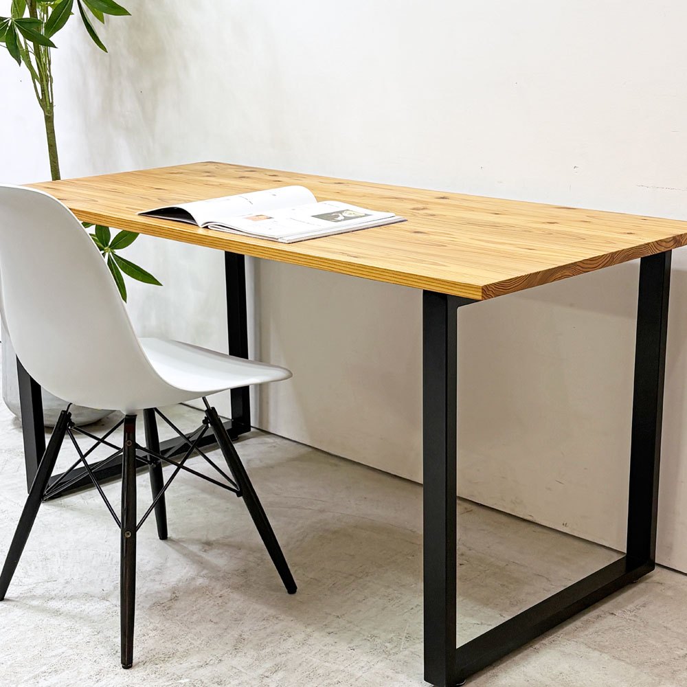 かなでもの KANADEMONO ザ・テーブル THE TABLE デスク ダイニングテーブル W140cm 杉無垢材天板 ウレタン塗装 スクエアレッグ 参考定価 ￥59,800- ●
