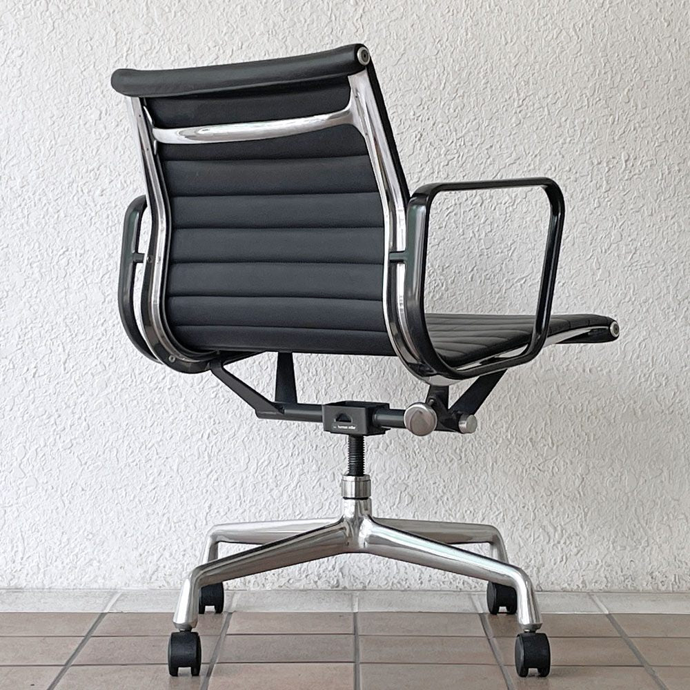 ハーマンミラー Herman Miller アルミナムグループ マネジメントチェア デスクチェア 本革 4本脚 アームチェア キャスター イームズ ビンテージ ◇