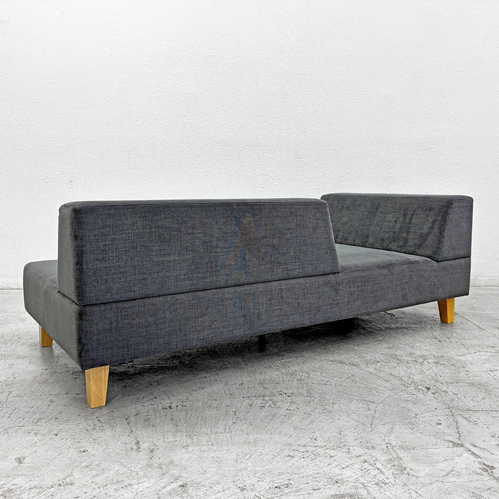 フランネルソファ FLANNEL SOFA ピヴォ PIVO ONE ARM SOFA 片アームソファ  2.5人掛け ファブリック グレー系 モダンデザイン 〓