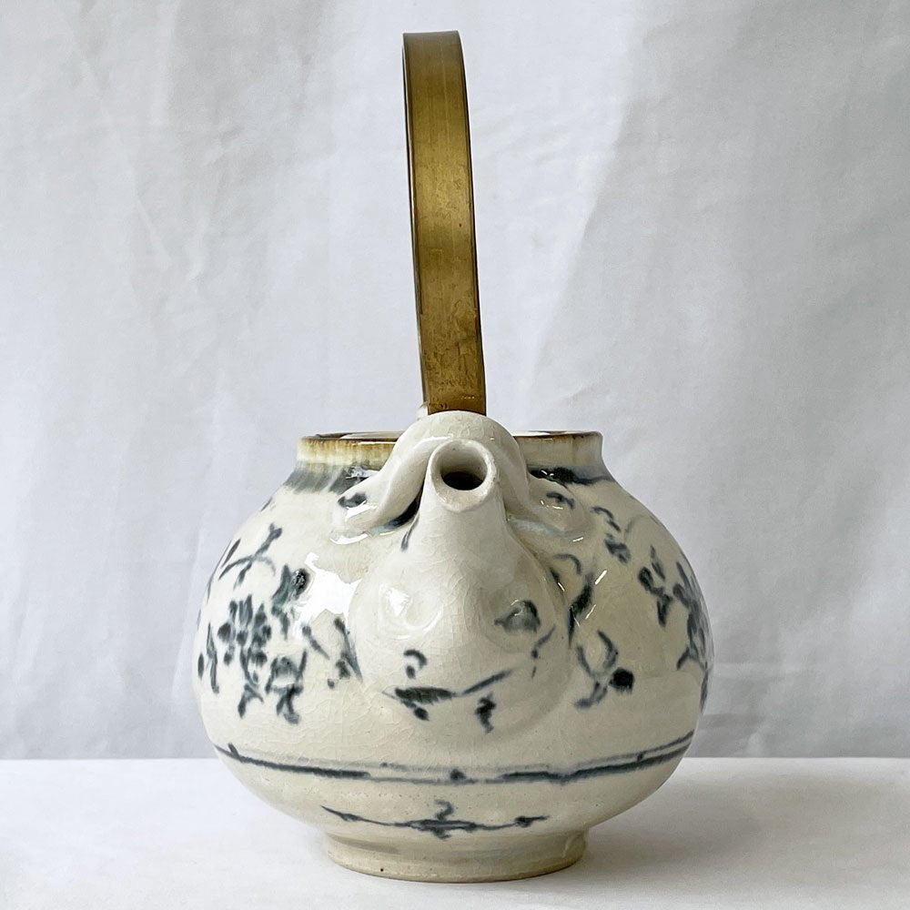 藤田佳三 染付急須 ポット 把手付き 陶器 真鍮 植物 花 現代作家 ◇