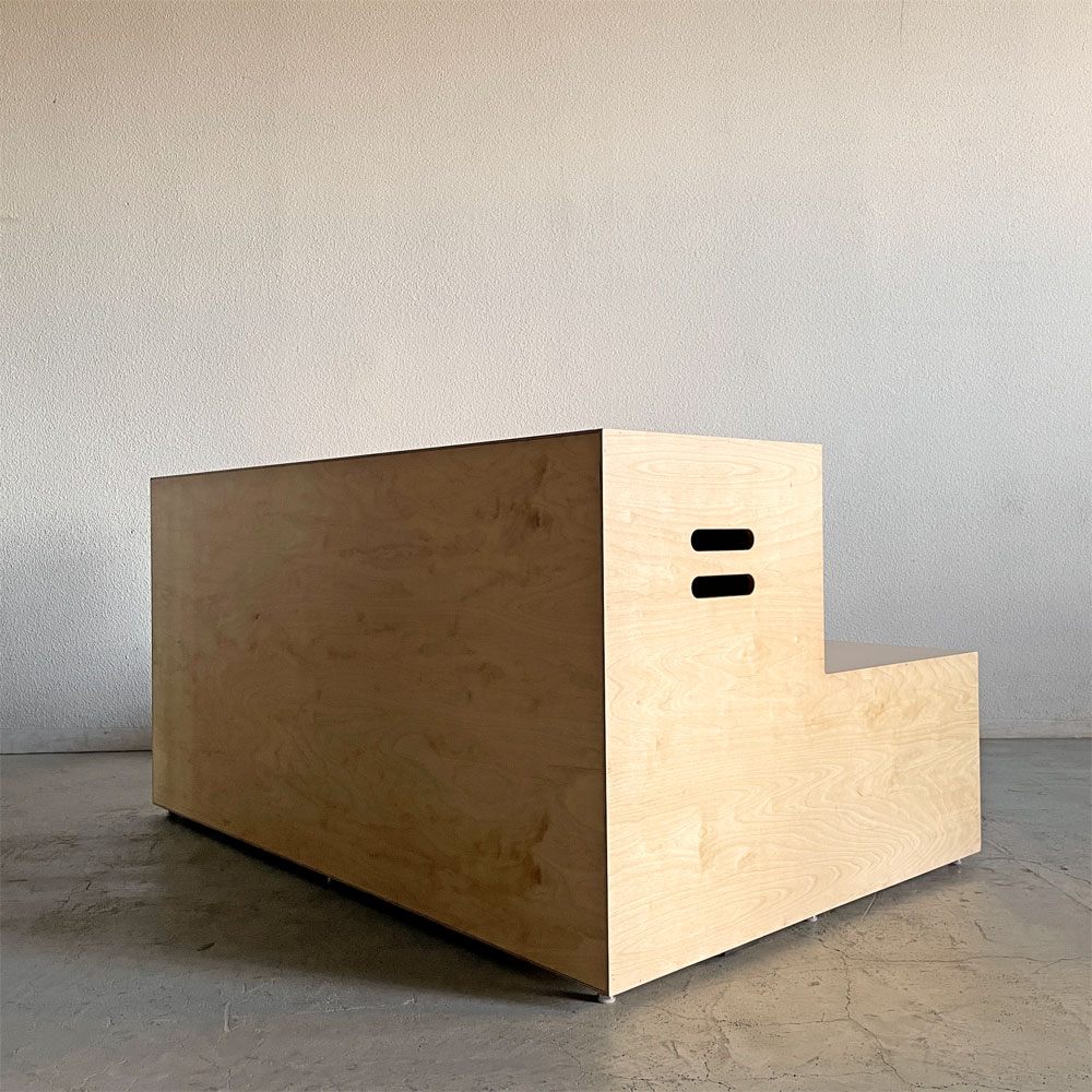 ノルオフィス Knoll Office アンスクリプテッド Unscripted ステップス Steps 2ステップロング ベンチ 両側連結パーツ付 デイヴィッド・ロックウェル 合計定価￥620,840- C 〓