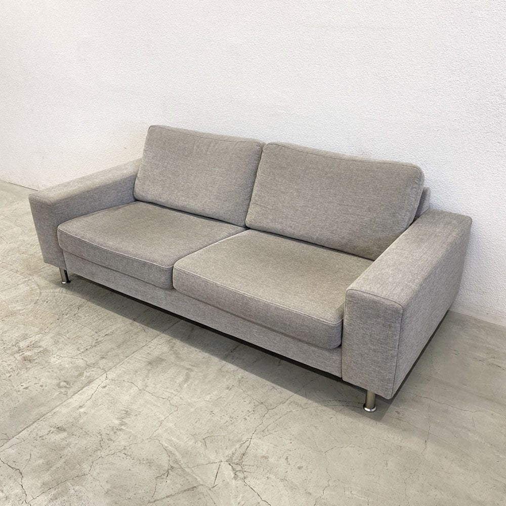 ボーコンセプト BoConcept I.D.V. 2.5シーター ソファ ファブリック ステンレスレッグ グレー系ファブリック 背座カバーリング仕様 W203cm + オットマン & 大小クッション 付属 ダニッシュモダン 北欧家具 〓