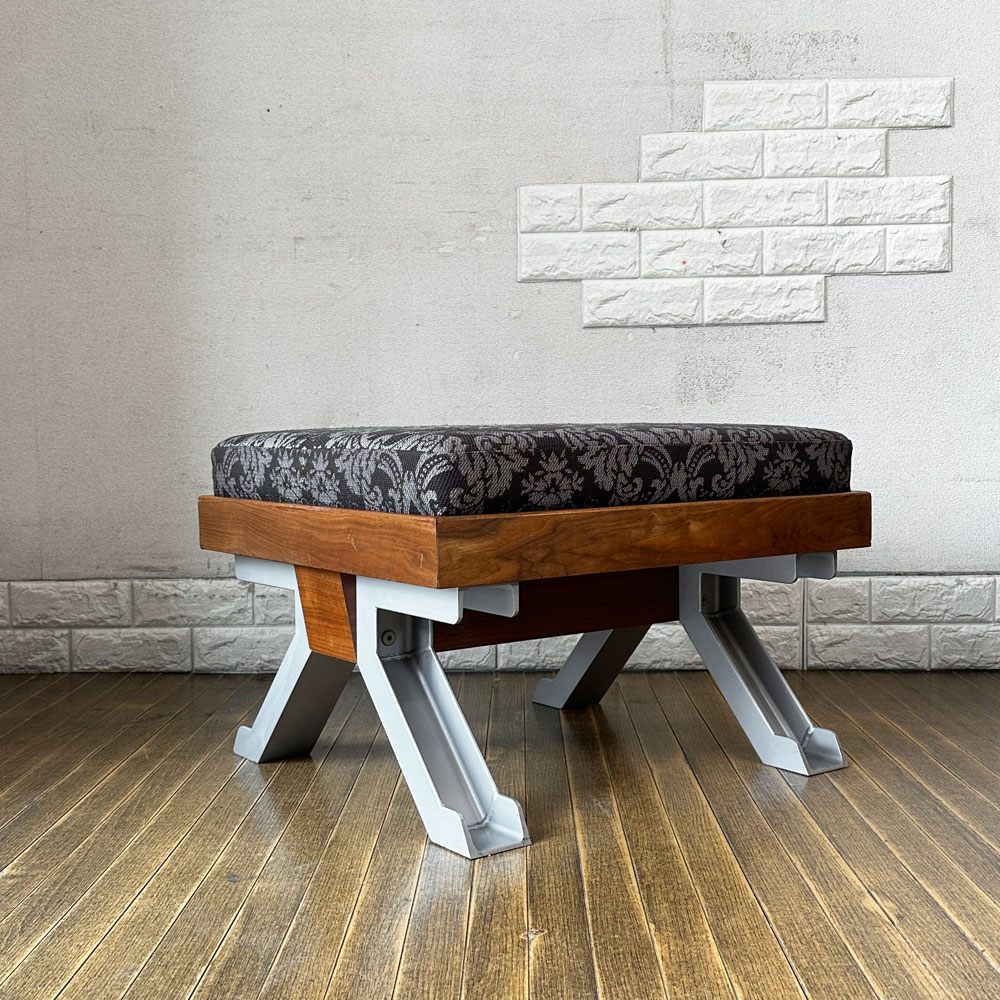 ランドスケーププロダクツ Landscape Products スツール オットマン オーク材 スチールレッグ ダマスク柄 ナチュラルモダンデザイン ◎