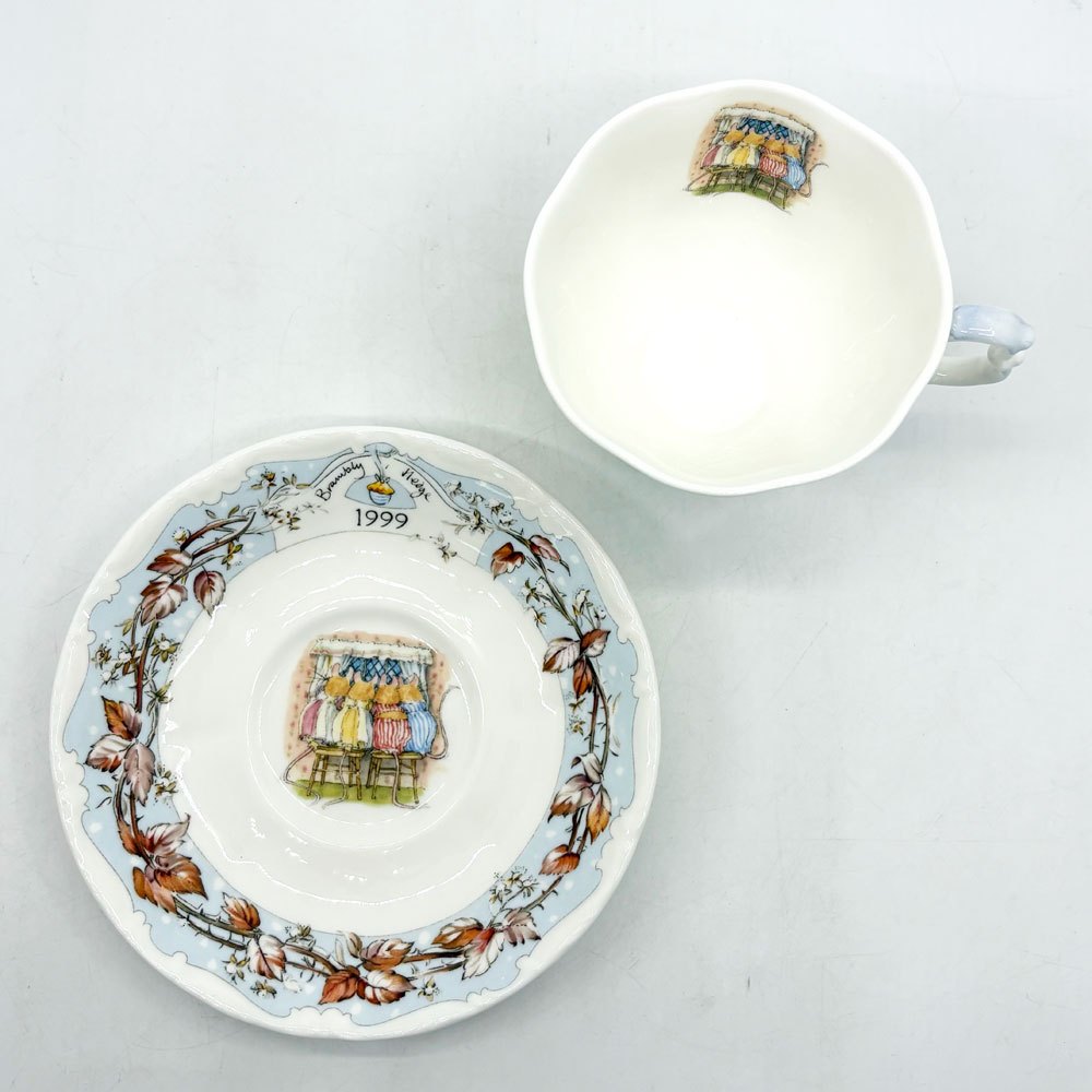 ロイヤルドルトン Royal Doulton ブランブリーヘッジ ティーカップ＆ソーサー 1999年限定品 イギリス 箱付き B ●