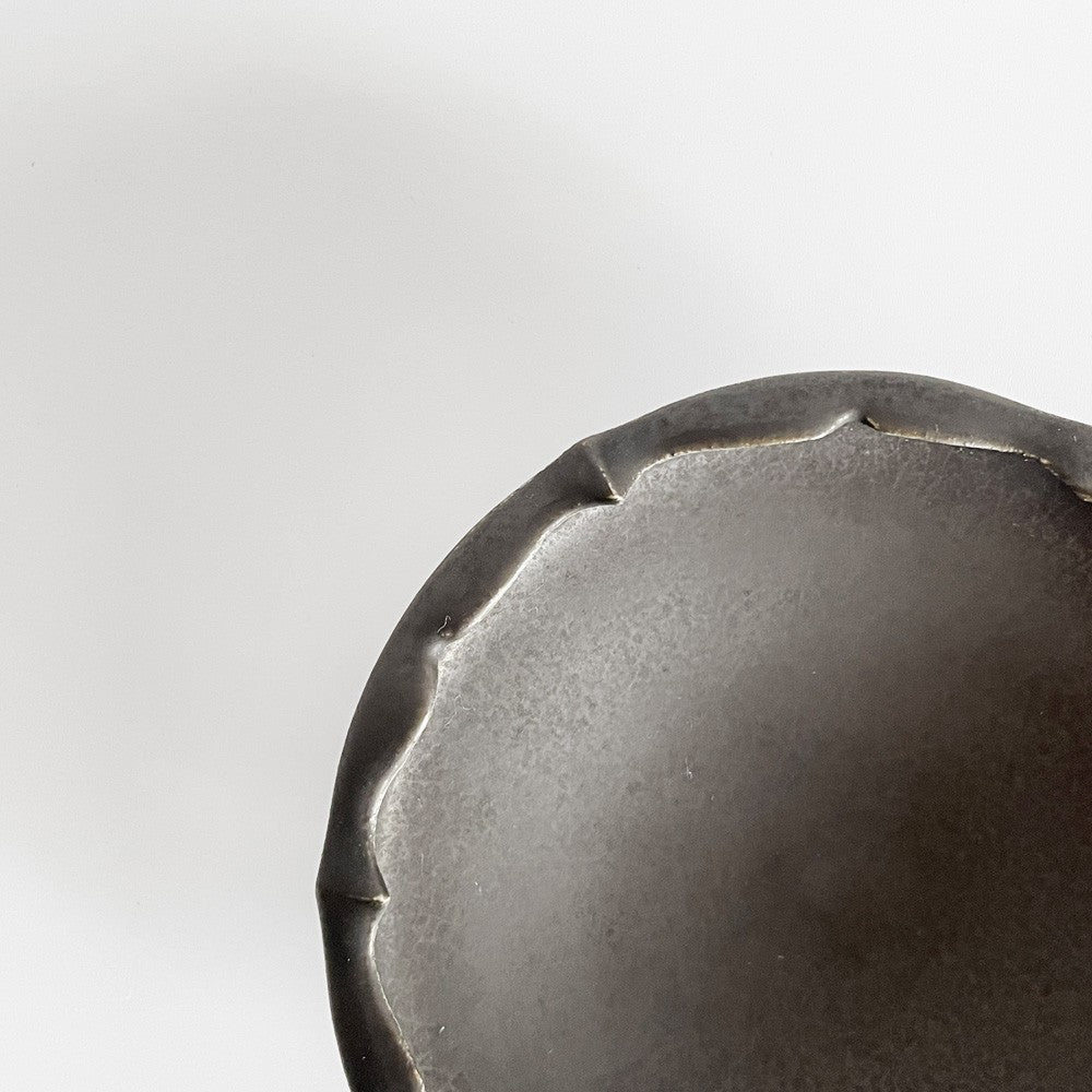 木下和美 輪花鉢 -蕾- 深皿 小鉢 Sサイズ 黒釉 磁器 11cm 現代作家 ■