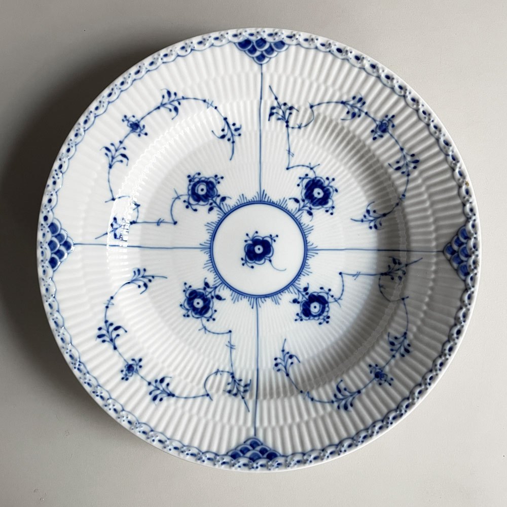 ロイヤルコペンハーゲン ROYAL COPENHAGEN ブルーフルーテッド ハーフレース ディーププレート 25.5cm 深皿 丸皿 陶器 北欧食器 廃番 美品 C ♪