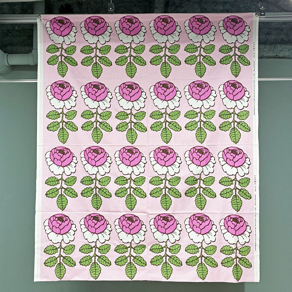 マリメッコ marimekko ヴィヒキルース VIHKIRUUSU ファブリック マイヤ・イソラ Maija Isola 限定色 ピンク 144x173cm ◎