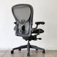 ハーマンミラー Herman Miller アーロンチェア リマスタード フル装備 Cサイズ グラファイトベース ポスチャーフィット 2024年製 ◇