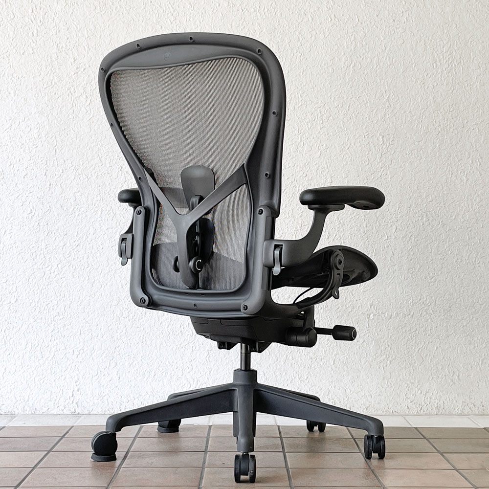 ハーマンミラー Herman Miller アーロンチェア リマスタード フル装備 Cサイズ グラファイトベース ポスチャーフィット 2024年製 ◇