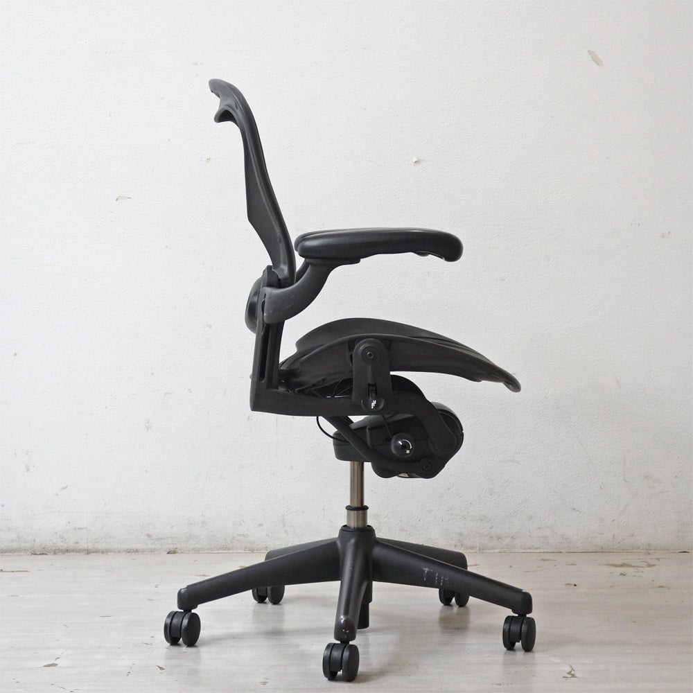 ハーマンミラー Herman Miller アーロンチェア Bサイズ ランバーサポート フル装備 グラファイトベース ビル・スタンフ ＆ ドン・チャドウィック ●