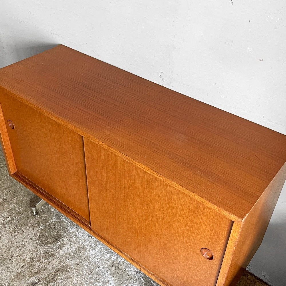 ジャパンビンテージ Japan vintage チーク材 サイドボード 引き戸 キャビネット ミッドセンチュリーデザイン ■
