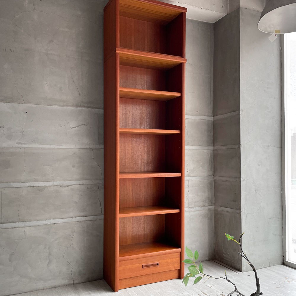 ジャパンビンテージ Japan Vintage チーク材 スリムシェルフ ブックシェルフ 本棚 オープンシェルフ 飾り棚  棚板可動式 上台付き ♪