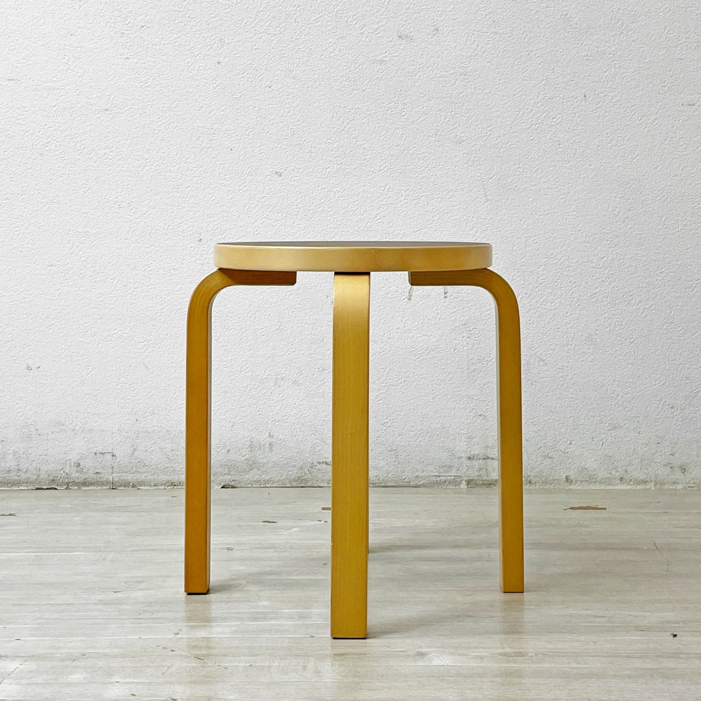 アルテック artek × 無印良品 MUJI スツール E60 4本脚 バーチ材 ブラウンラミネート アルヴァ・アアルト φ38cm  ●