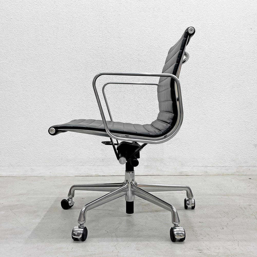 ハーマンミラー Herman Miller イームズアルミナムグループチェア マネージメントチェア アルミバフベース ガス圧昇降仕様 5本脚キャスタータイプ 本革 イームズ B 〓