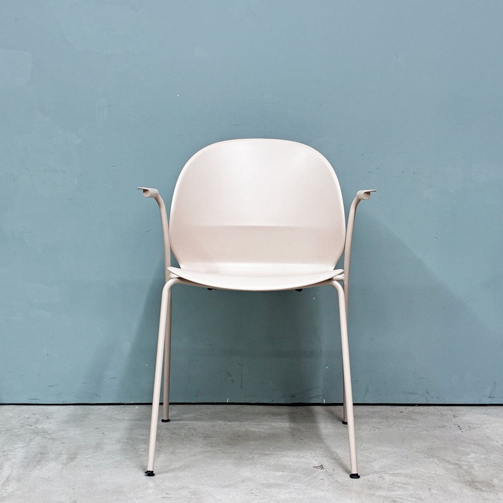 フリッツハンセン Fritz Hansen エヌゼロツー N02 リサイクルチェア スタッキングアームチェア 佐藤オオキ nendo オフホワイト 定価：￥67,890- ◎