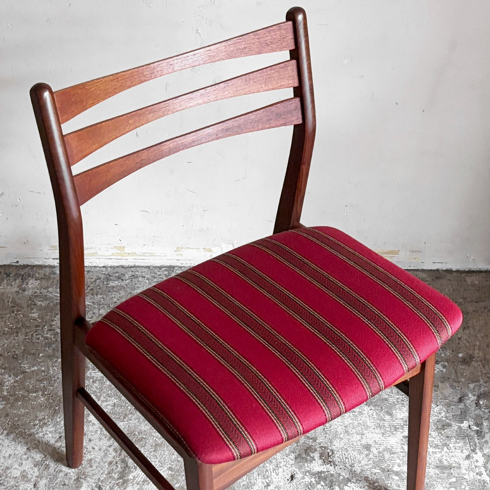 北欧ビンテージ Scandinabian Vintage チーク材 ダイニングチェア ラダーバック レッド系 ストライプ柄 北欧家具 B ■