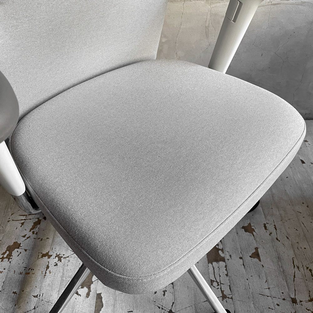 ヴィトラ vitra IDトリム ID Trim オフィスチェア デスクチェア ハイバック ライトグレー系 2Dアームレスト アントニオ・チッテリオ 参考定価￥209,000- ♪