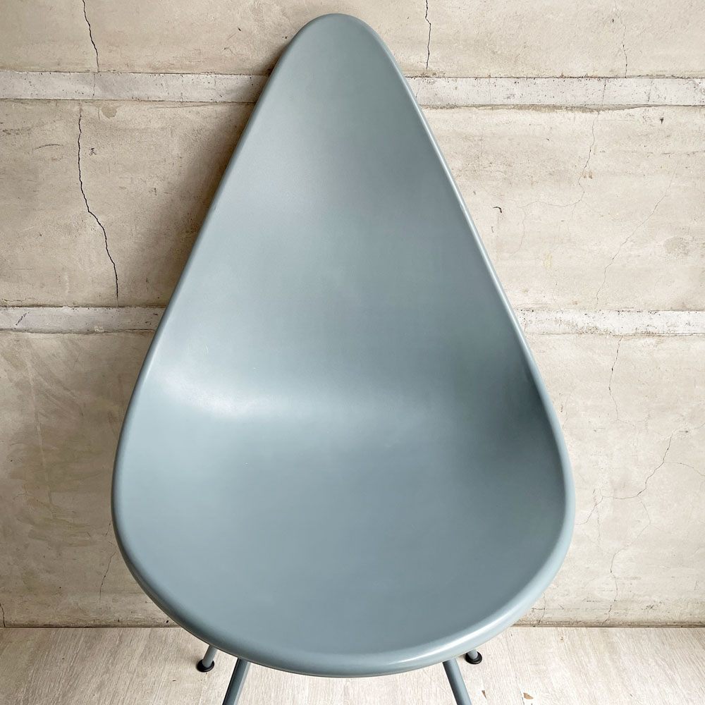 フリッツハンセン Fritz Hansen ドロップチェア DROP ダイニングチェア ストームブルー 脚塗装 プラスチック スチールパイプ アルネ・ヤコブセン デンマーク 廃番カラー 現行定価￥55,880- ♪
