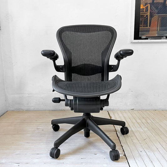 ハーマンミラー Herman Miller アーロンチェア Bサイズ デスクチェア オフィスチェア ランバーサポート グラファイトベース ビル・スタンフ＆ドン・チャドウィック ★