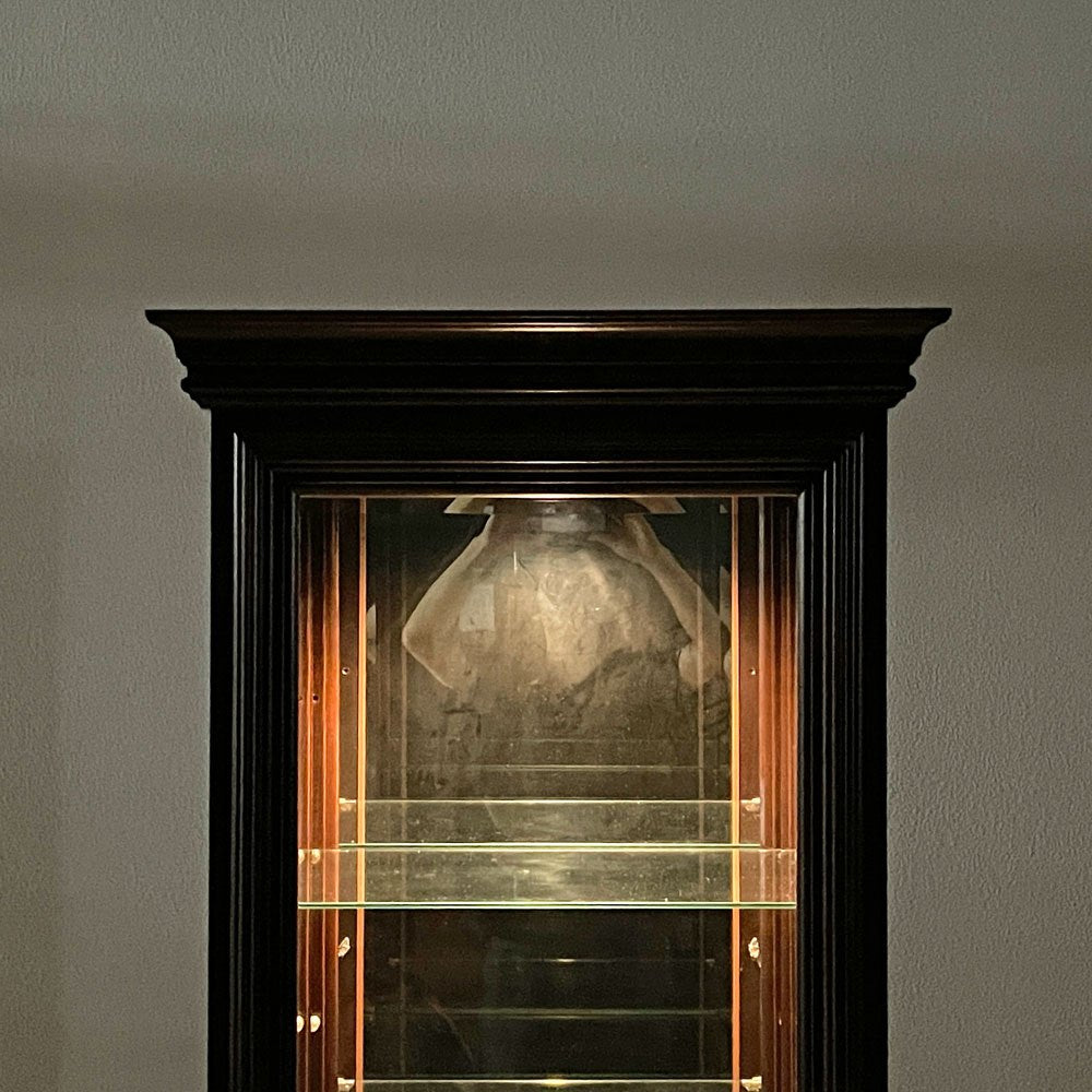 ガラス キュリオケース 飾り棚 ガラスキャビネット ディスプレイ 照明付き 棚板4枚 クラシカルデザイン H200 〓