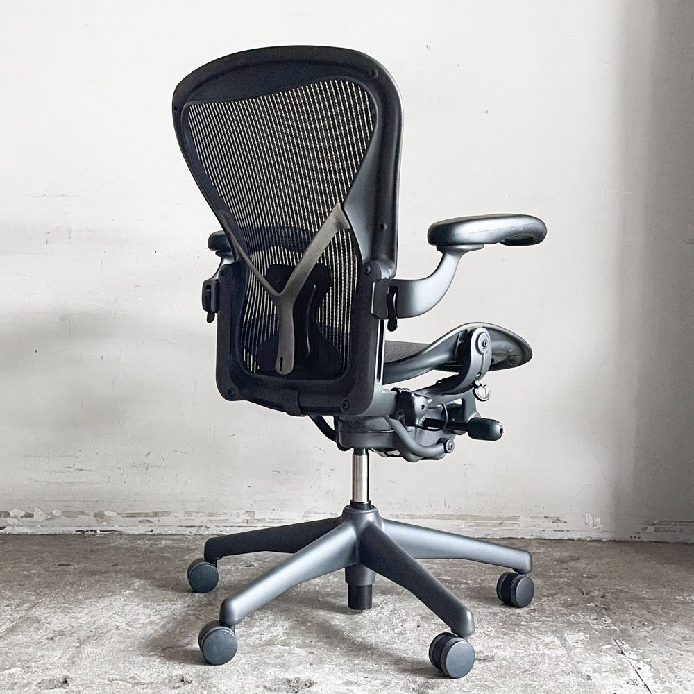 ハーマンミラー Herman Miller アーロンチェア クラシック Bサイズ ポスチャーフィット フル装備 グラファイトベース デスクチェア オフィスチェア ■