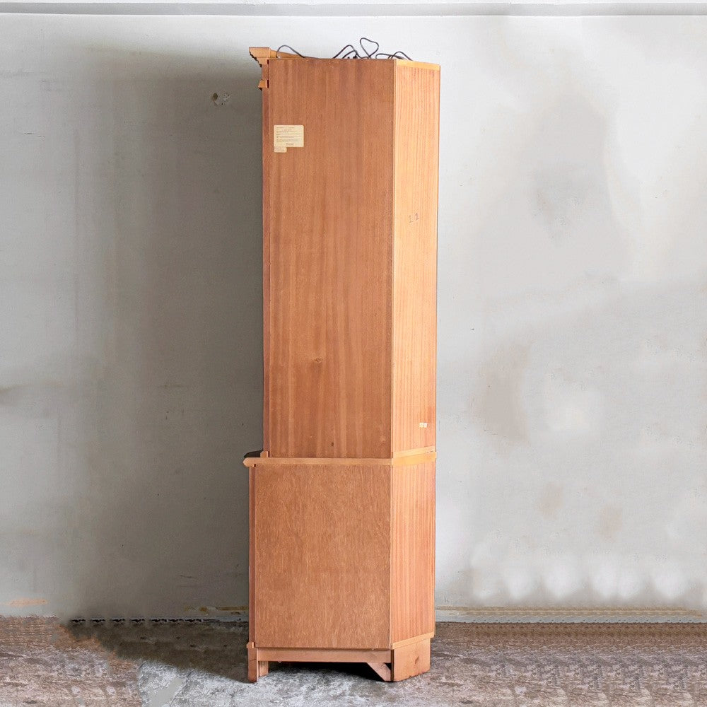 ストロングボウ ファニチャー STRONGBOW FURNITURE マホガニー材 コーナーキャビネット ガラスキャビネット 照明付き 英国 ■
