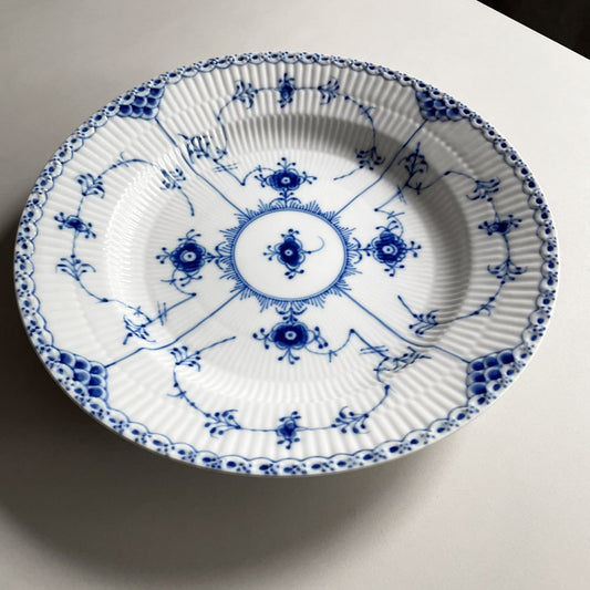 ロイヤルコペンハーゲン ROYAL COPENHAGEN ブルーフルーテッド ハーフレース ディーププレート 25.5cm 深皿 丸皿 陶器 北欧食器 廃番 美品 A ♪
