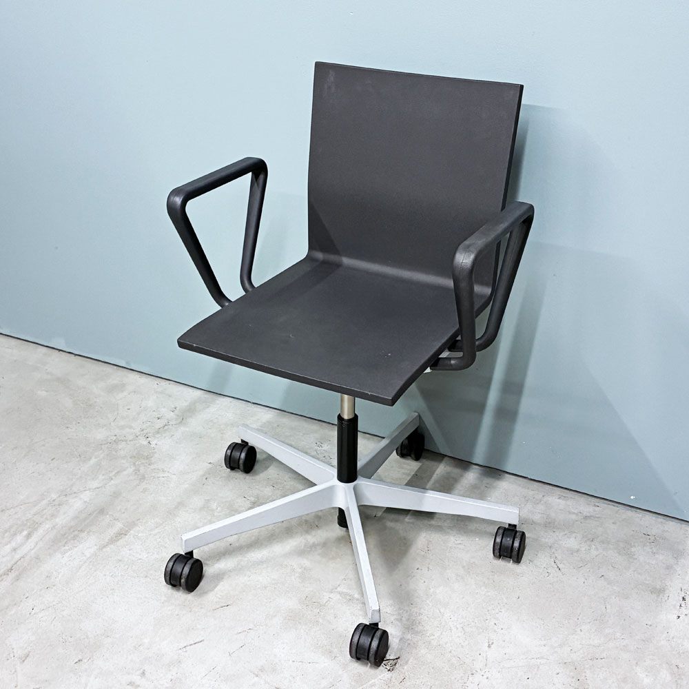 ヴィトラ vitra ゼロフォー 04. スタジオチェア デスクチェア アームレスト付 ブラック マールテン・ヴァン・セーヴェレン 昇降機能 定価202,400円 ◎