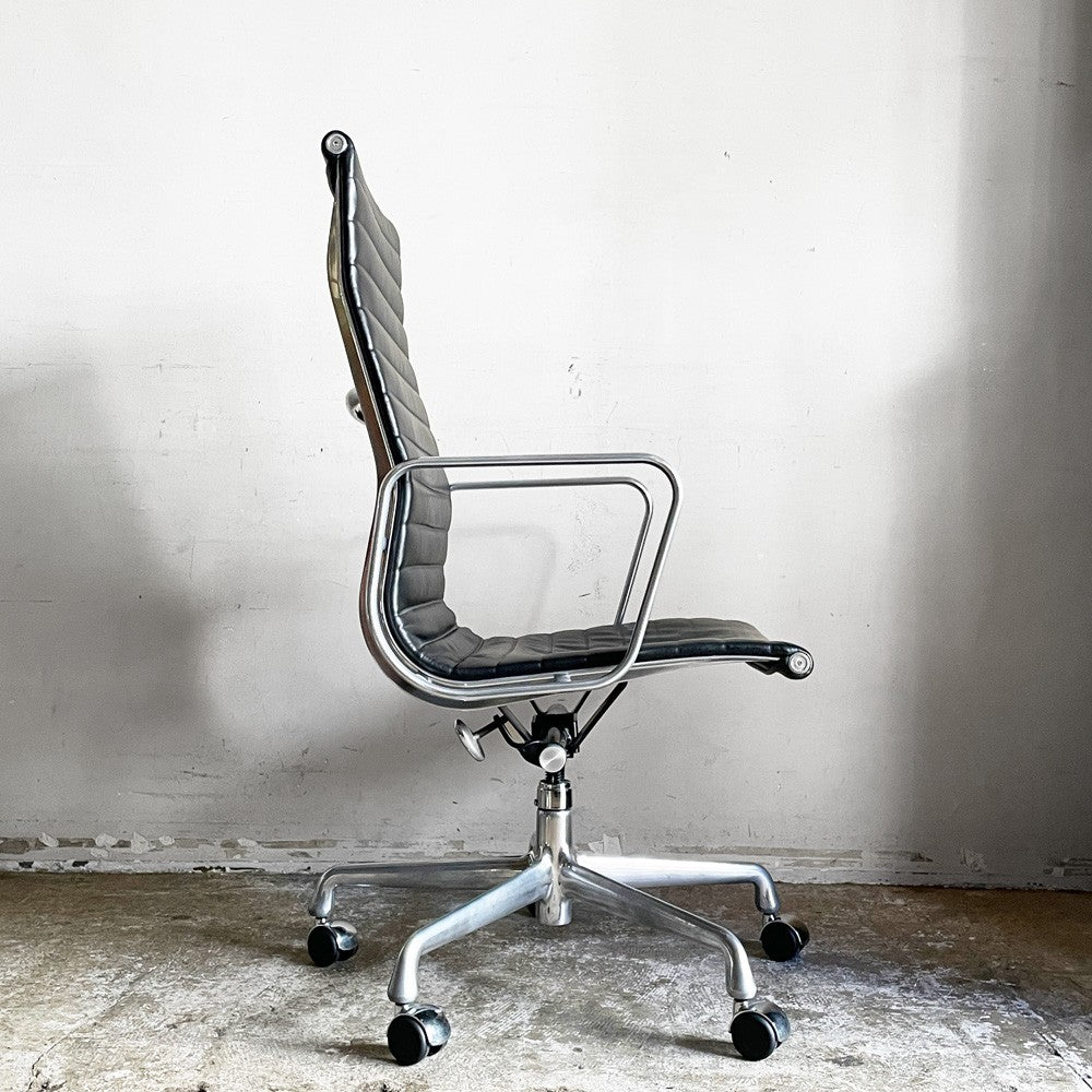 ハーマンミラー Herman Miller アルミナムグループ エグゼクティブチェア ハイバック レザーシート 本革 ブラック 5本脚 C&Rイームズ ミッドセンチュリー ■