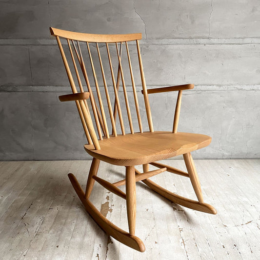 飛騨産業 HIDA キツツキ ニューマッキンレイ NEWMCKINLEY ロッキングチェア ホワイトオーク無垢材 ウレタン塗装 ウィンザーチェア 定価￥107,800- 美品 ♪