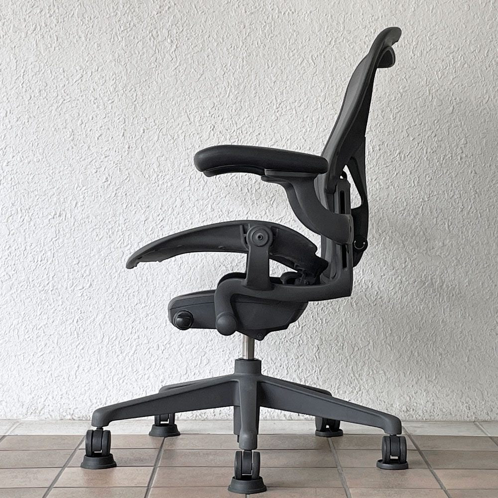ハーマンミラー Herman Miller アーロンチェア リマスタード フル装備 Bサイズ グラファイトベース ポスチャーフィットSL  ◇