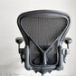 ハーマンミラー Herman Miller アーロンチェア スタンダード Bサイズ ポスチャーフィット グラファイトベース フル装備 ビル・スタンフ＆ドン・チャドウィック ■