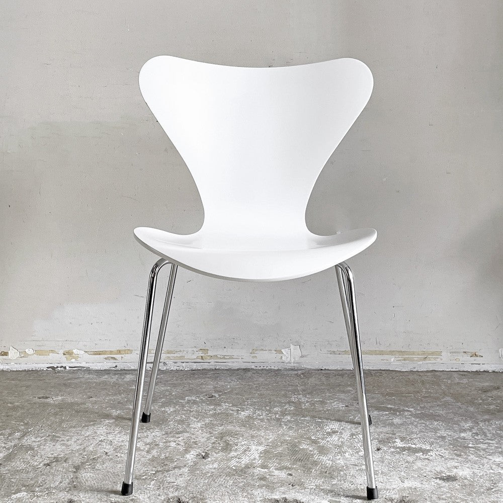 フリッツハンセン Fritz Hansen 3107 セブンチェア ラッカー仕上げ ホワイト スタッキング アルネ・ヤコブセン デンマーク 北欧家具 ■