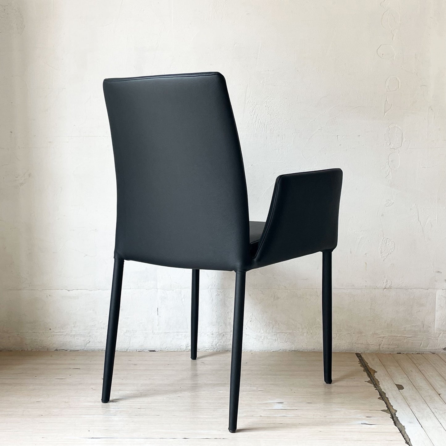 アビタスタイル AbitaStyle アマンダ Amanda アームチェア ダイニングチェア リサイクルレザー モダンデザイン B ★