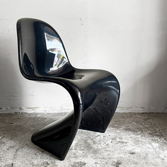 ヴィトラ vitra パントンチェア クラシック FRP製 グロスラッカー仕上げ ブラック ヴェルナー・パントン Verner Panton スペースエイジ ミッドセンチュリー 名作家具 定価￥257,400-■