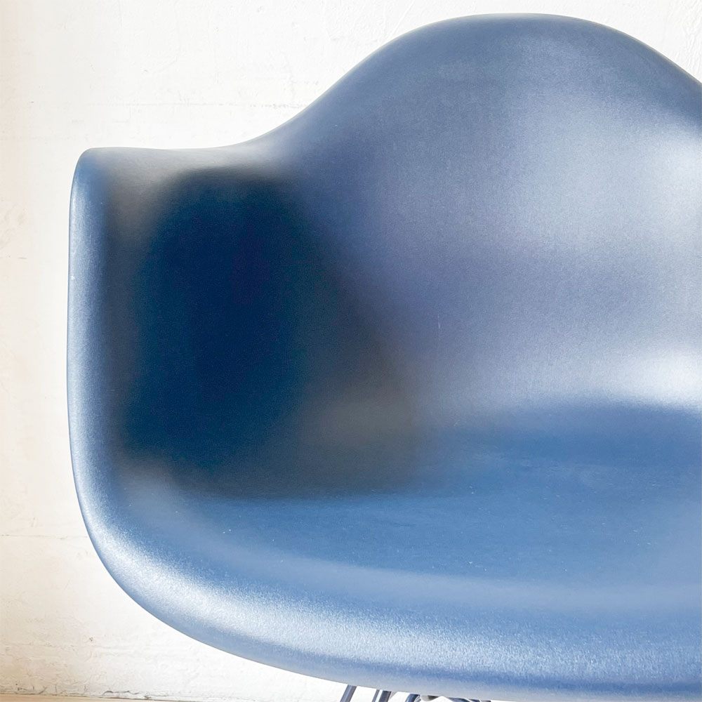 ハーマンミラー Herman Miller x ヘイ HAY アームシェルチェア ポリプロピレン エッフェルベース ブラックブルー イームズ ミッドセンチュリー ★