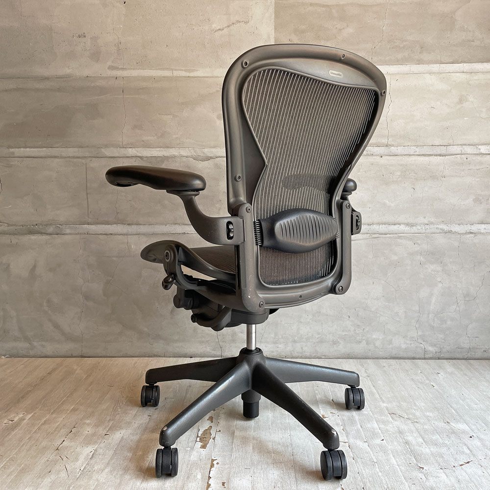 ハーマンミラー Herman Miller アーロンチェア Bサイズ ランバーサポート フル装備 クラシックカーボンメッシュ グラファイトベース ビル・スタンフ ＆ ドン・チャドウィック バナナクッション新品 ♪