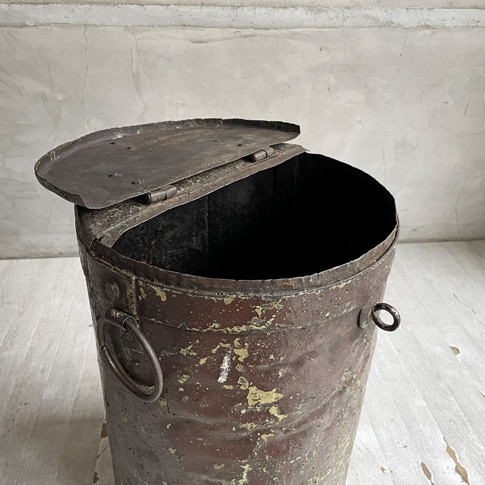 アンティーク Antique スチール缶 収納箱 小物入れ ダストボックス ゴミ箱 蓋付き シャビーシック インダストリアルテイスト ♪