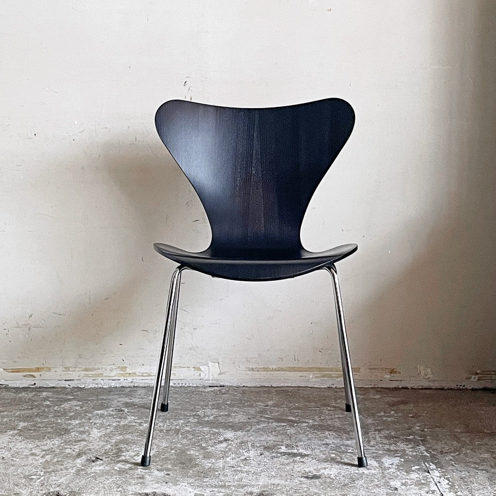 フリッツハンセン Fritz Hansen セブンチェア ダイニングチェア カラードアッシュ ブラック アルネ・ヤコブセン 北欧 デンマーク 定価￥75,680- ■