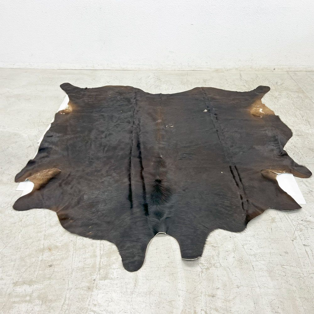 大判 カウラグ 牛革 カーペット ラグマット 毛皮 ハラコ 敷物 ダークブラウン  〓