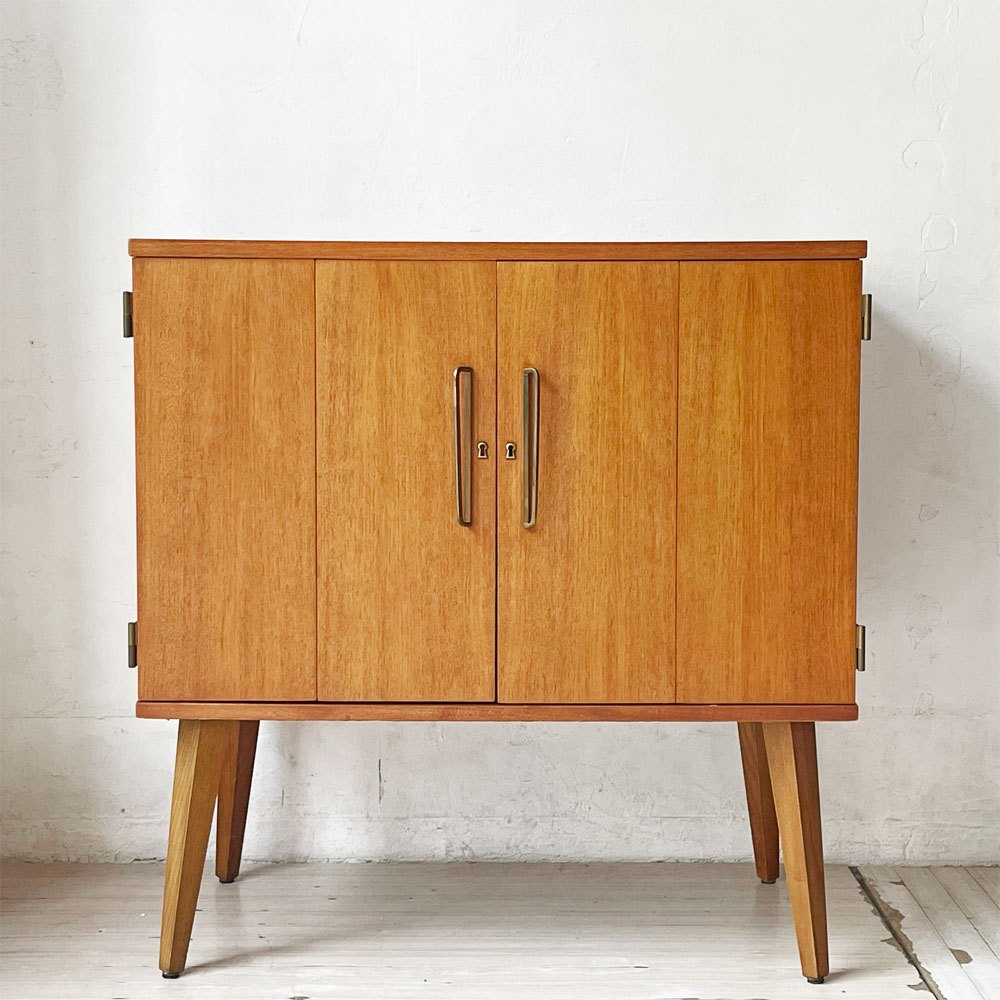 北欧ビンテージ Scandinavian Vintage キャビネット サイドボード 飾り棚 チーク材 両開き 折れ戸 W82cm ★