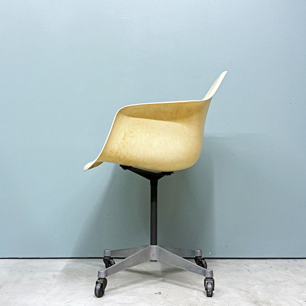 ハーマンミラー HermanMiller アームシェルチェア パーチメント ビンテージ コントラクトキャスターベース 回転式 C&R. イームズ ミッドセンチュリー ◎
